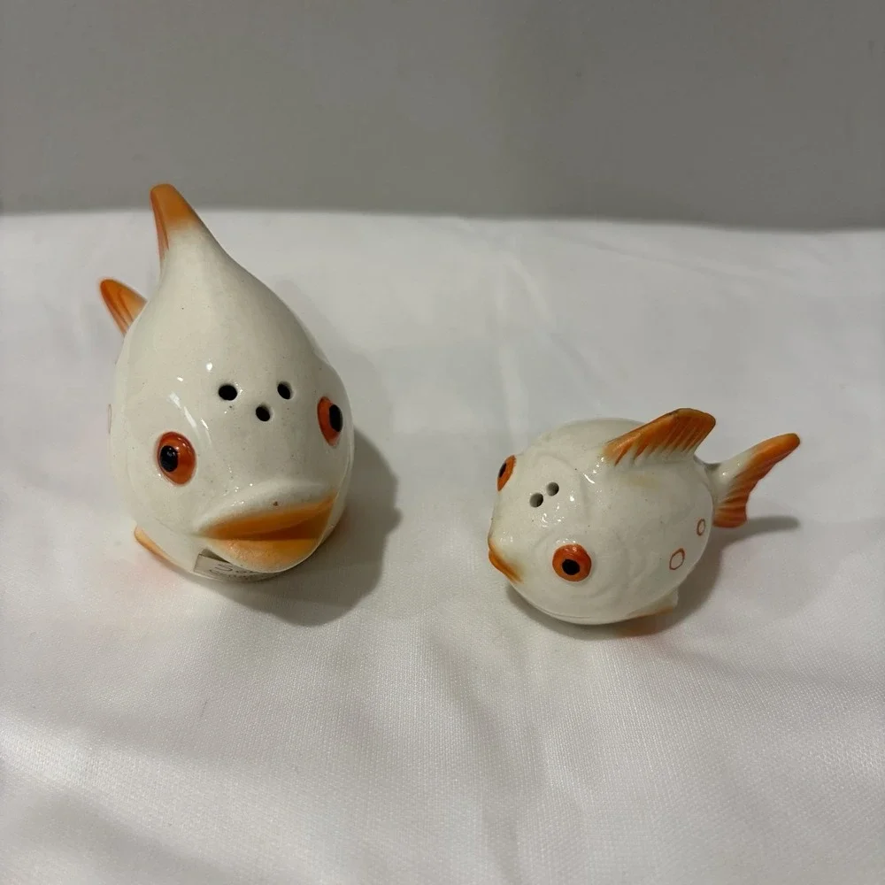 vintage anthropomorphic fish salt & pepper Set Mom & Baby White Orange